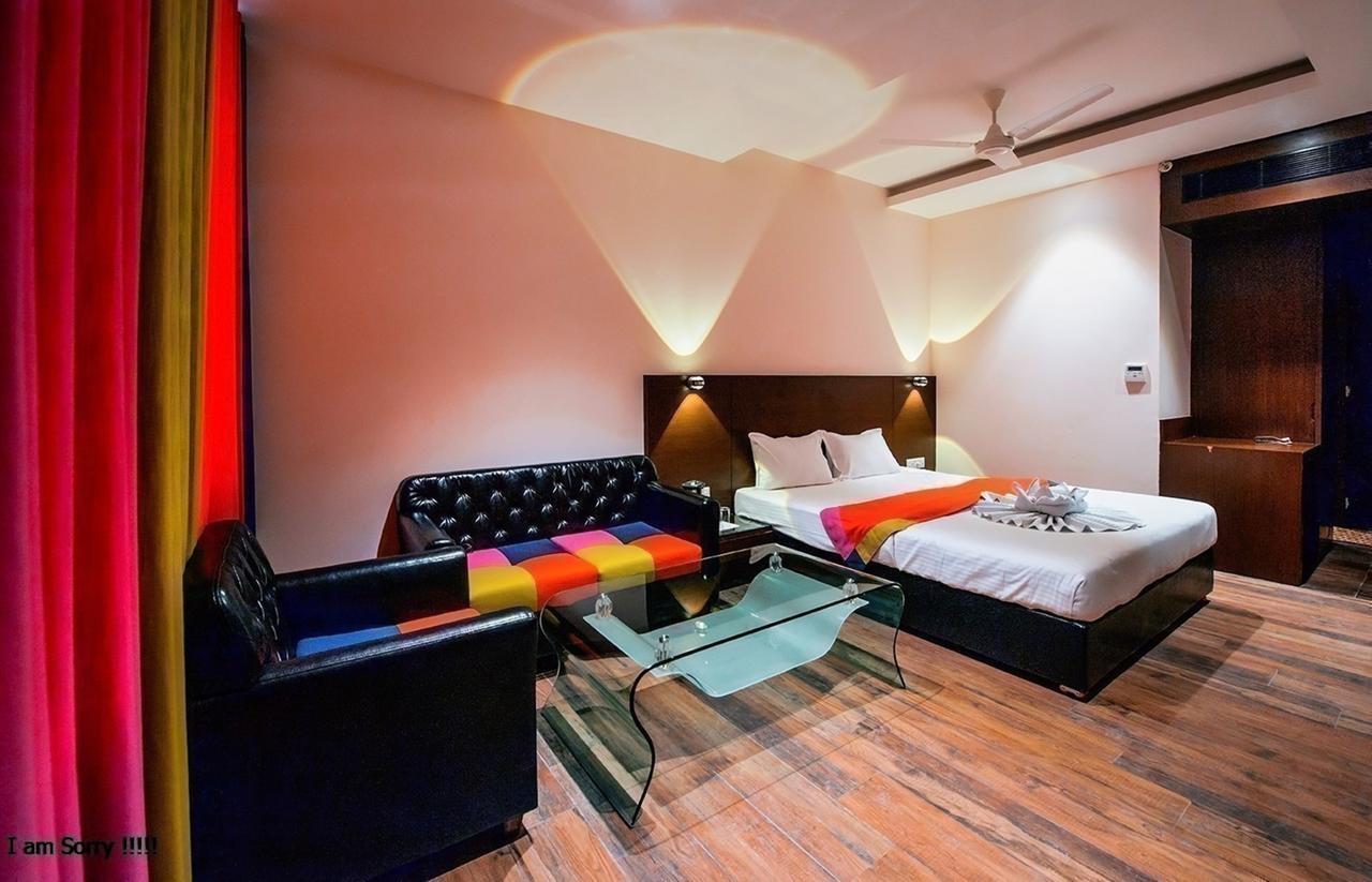 Hotel Atharva 乌贾因 外观 照片