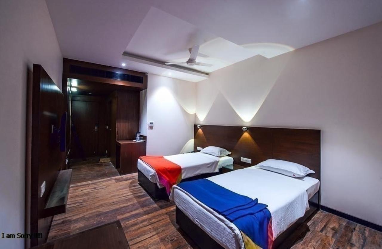 Hotel Atharva 乌贾因 外观 照片
