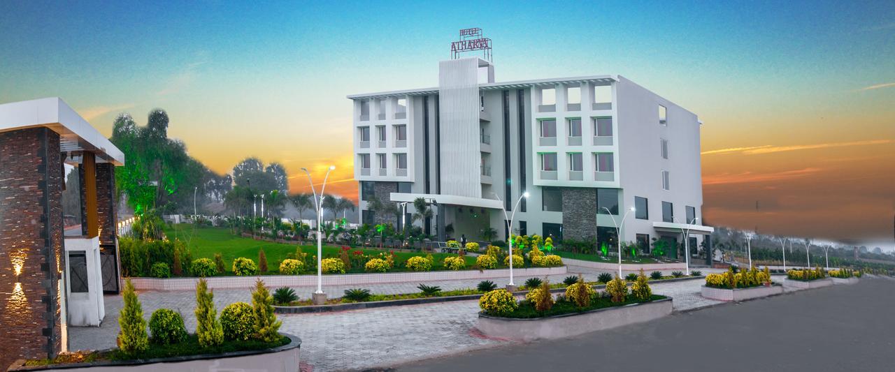 Hotel Atharva 乌贾因 外观 照片