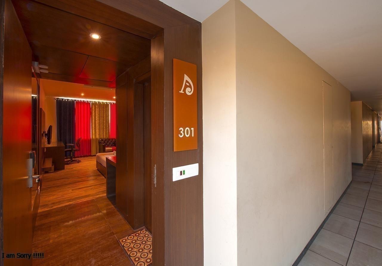 Hotel Atharva 乌贾因 外观 照片